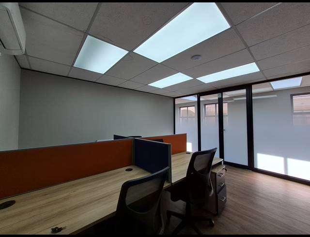 19M² OFFICE TO LET IN DUNKELD WEST